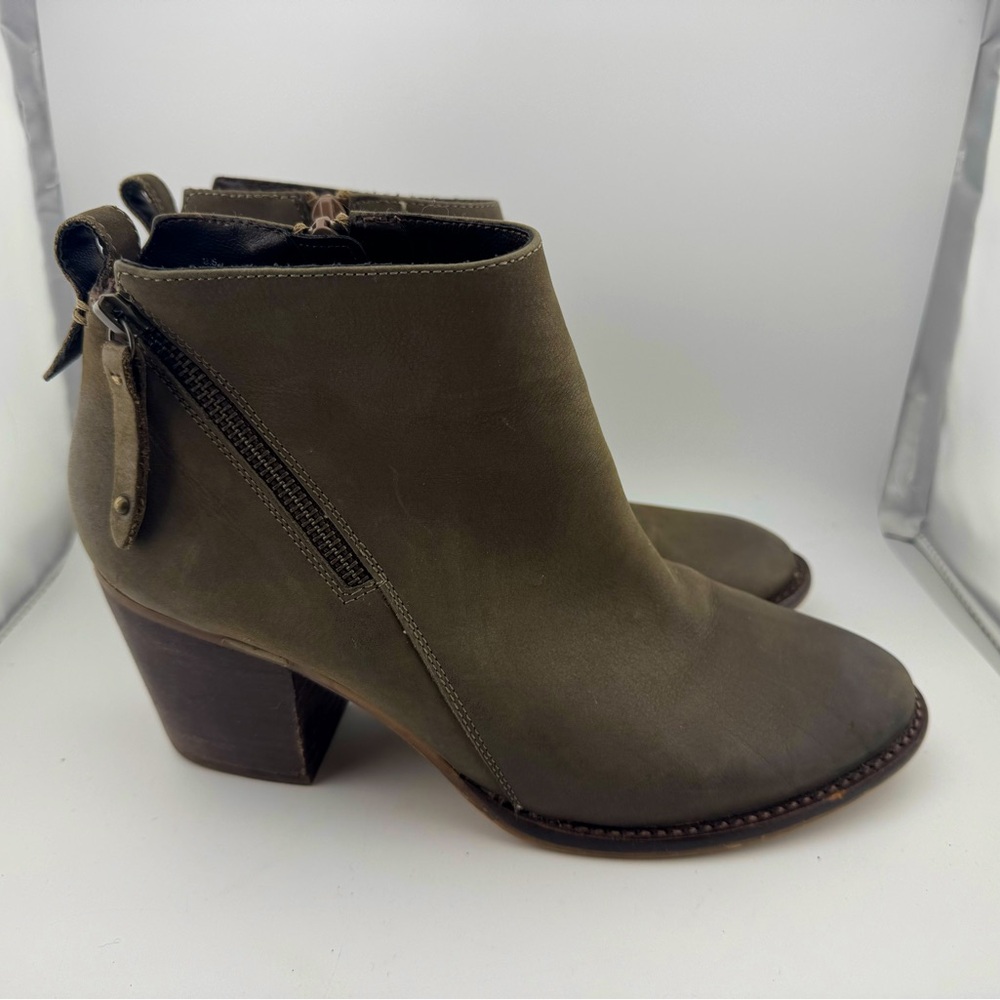 Blondo Nivada Olive Waterproof Ankle‎ Boots Women’s Sz 9.5